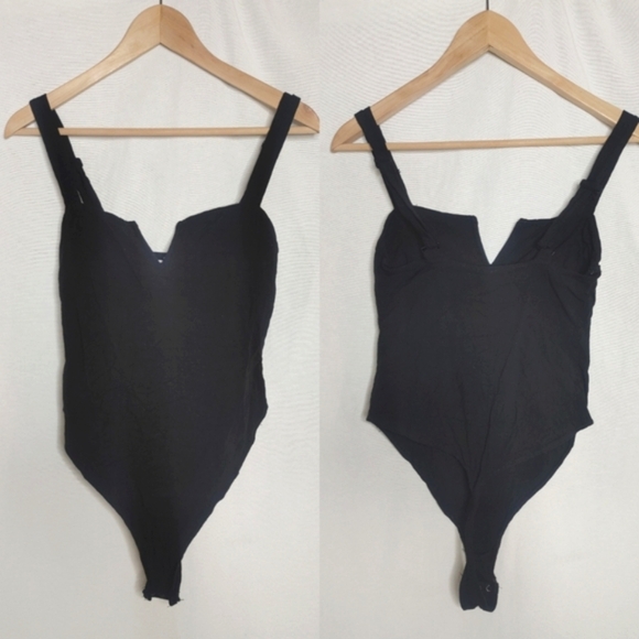 Intimately Free People Notch V-neck Textured Sleeveless Bodysuit Thong Black M - Picture 1 of 11